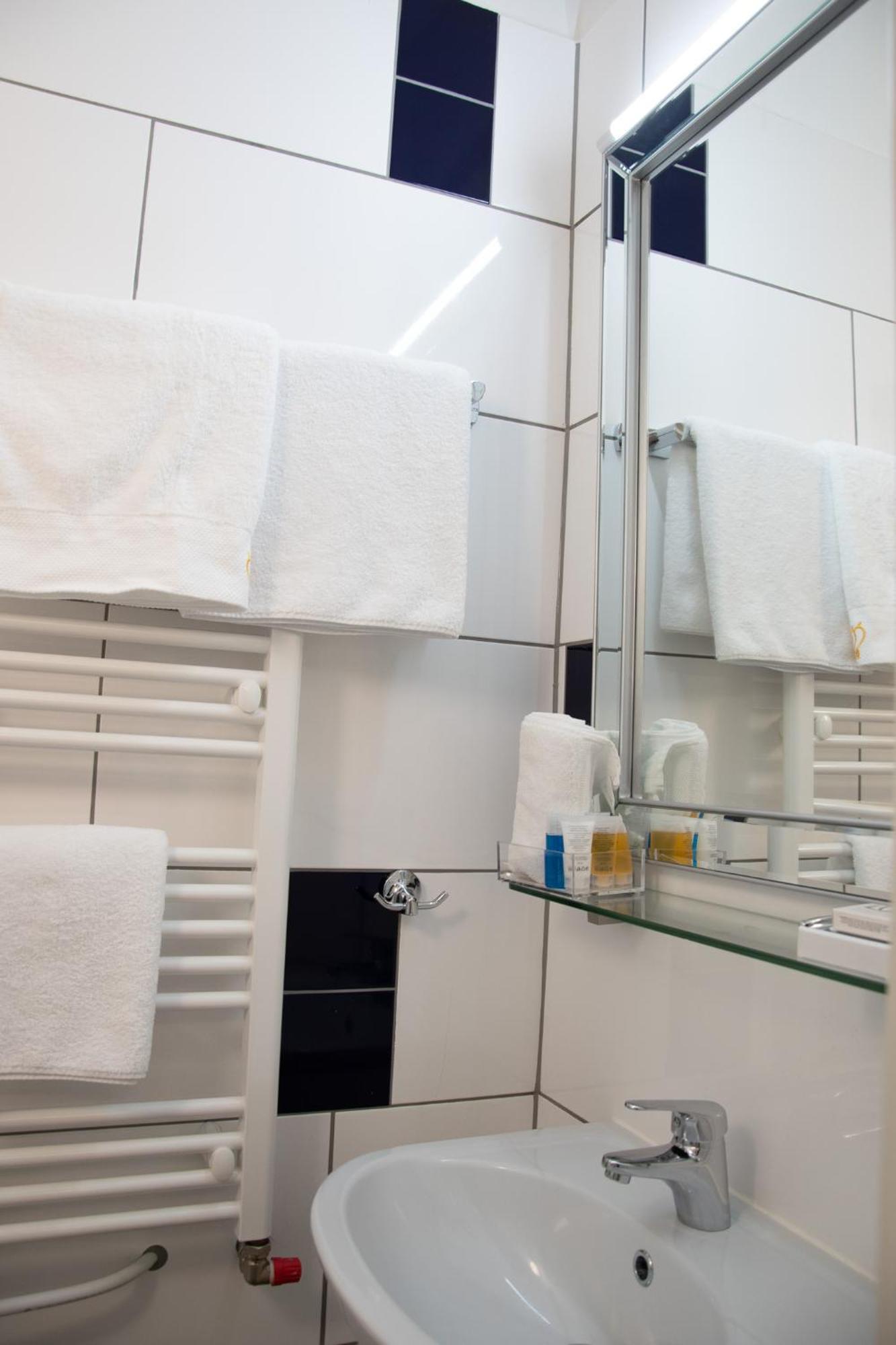 Guest Rooms Diamant Biel/Bienne Bagian luar foto